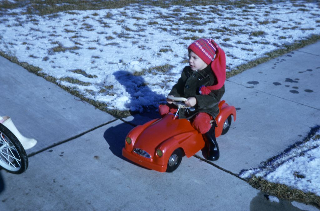 Family, April 1966, roll 196604C12 slide 9