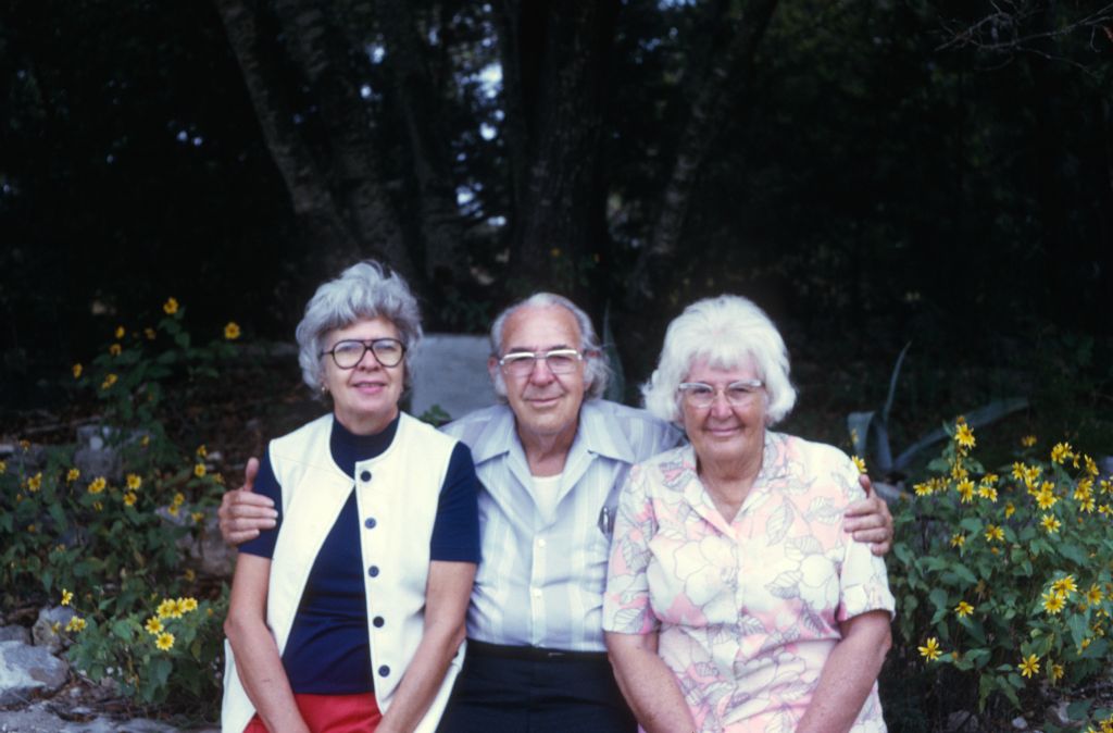Family, Carl Keyes, Ruth, and Florence, November 1974, roll 1974411H1 slide 12