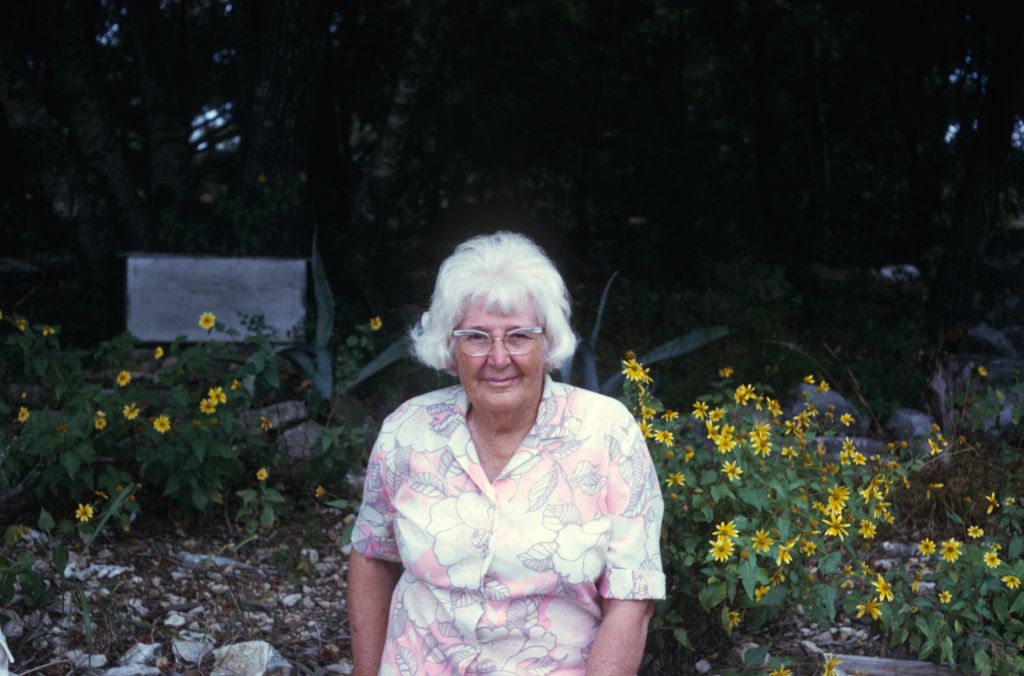 Ruth or Florence, November 1974, roll 197411H1 slide 9